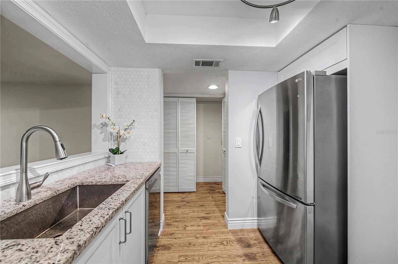 THE TOWERS AT CARROLLWOOD VILL - Residential