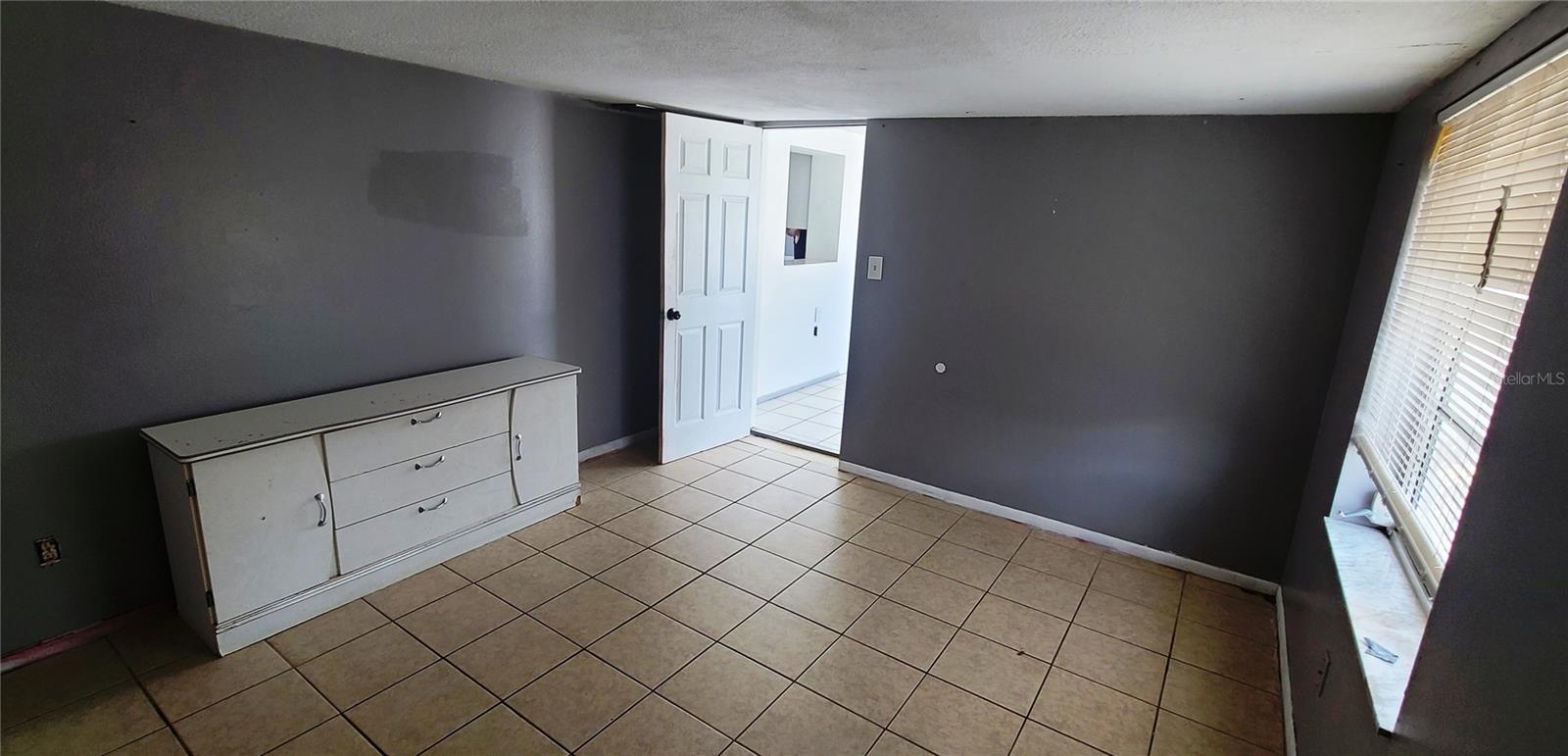 COLONIAL HILLS - Residential