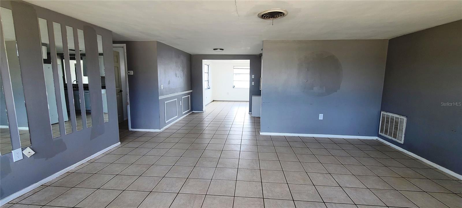 COLONIAL HILLS - Residential