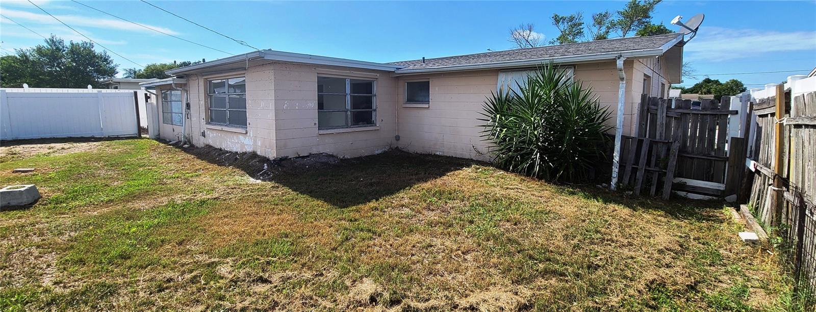 COLONIAL HILLS - Residential