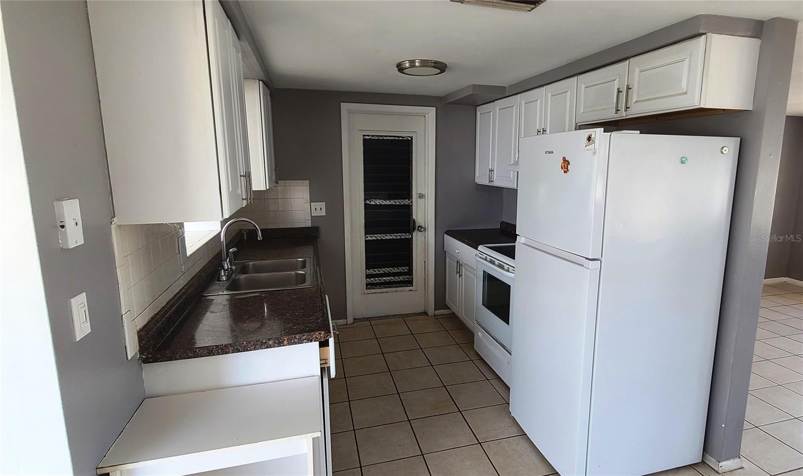 COLONIAL HILLS - Residential