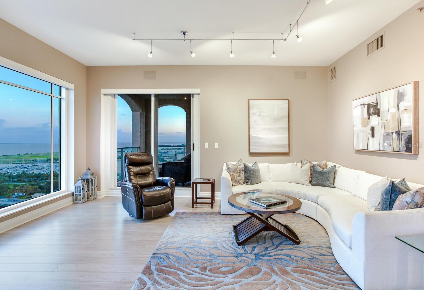 FLORENCIA CONDO - Residential