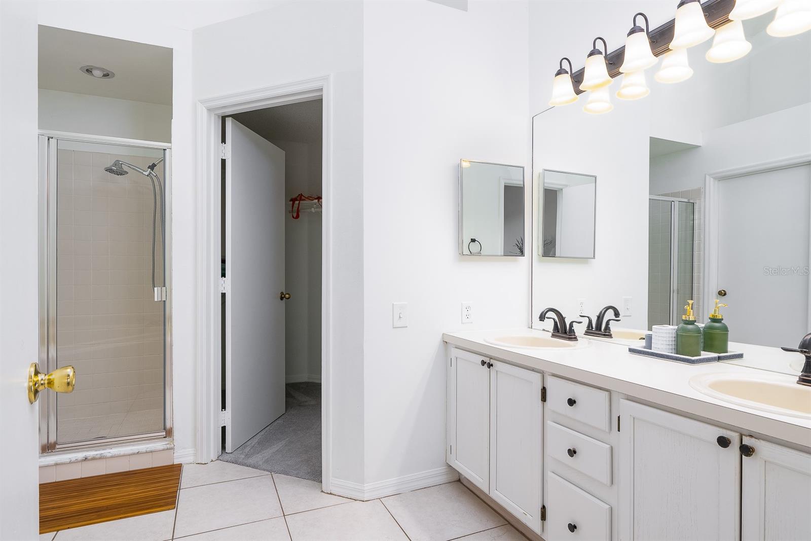 SUNSET OAKS - Residential Lease