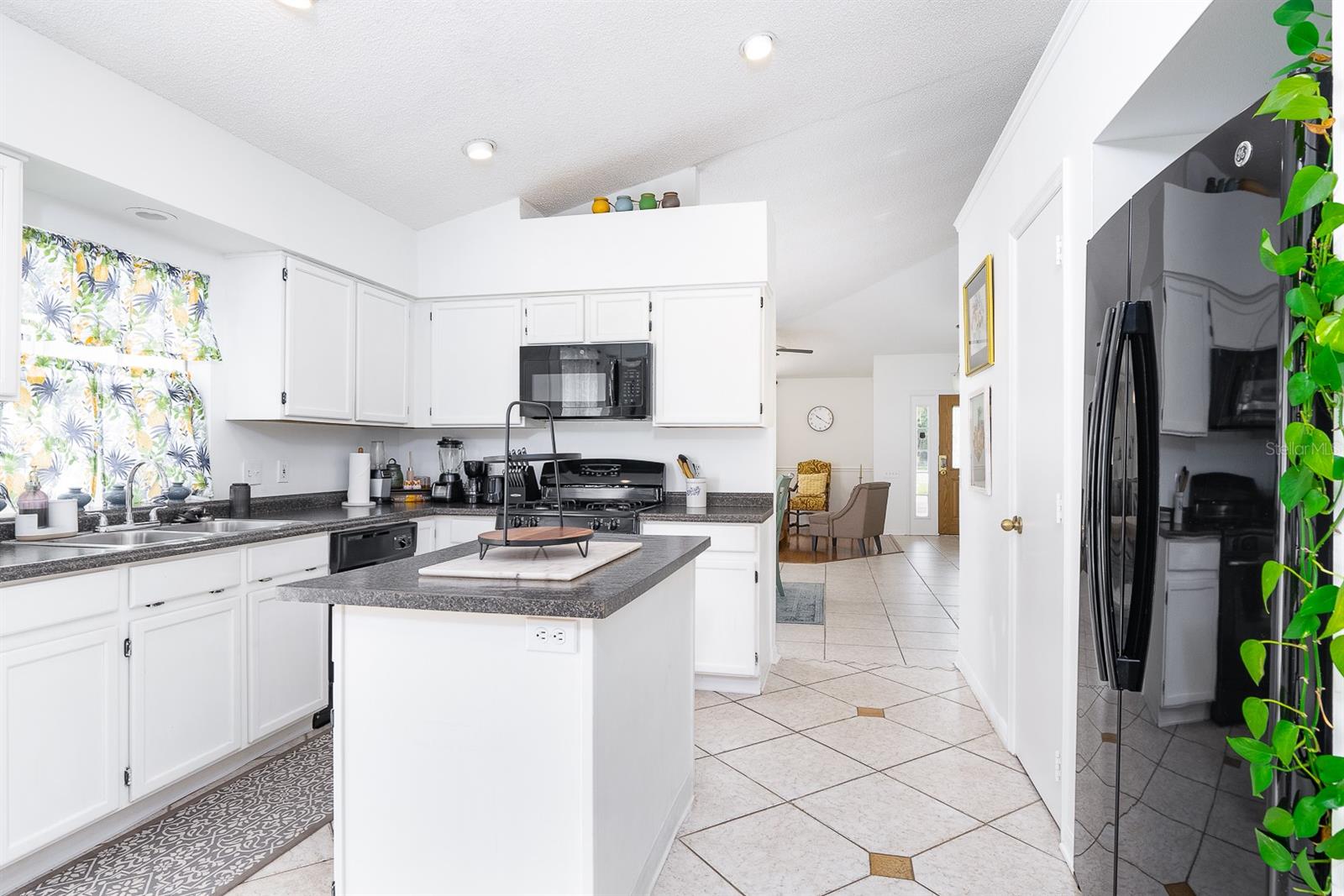 SUNSET OAKS - Residential Lease
