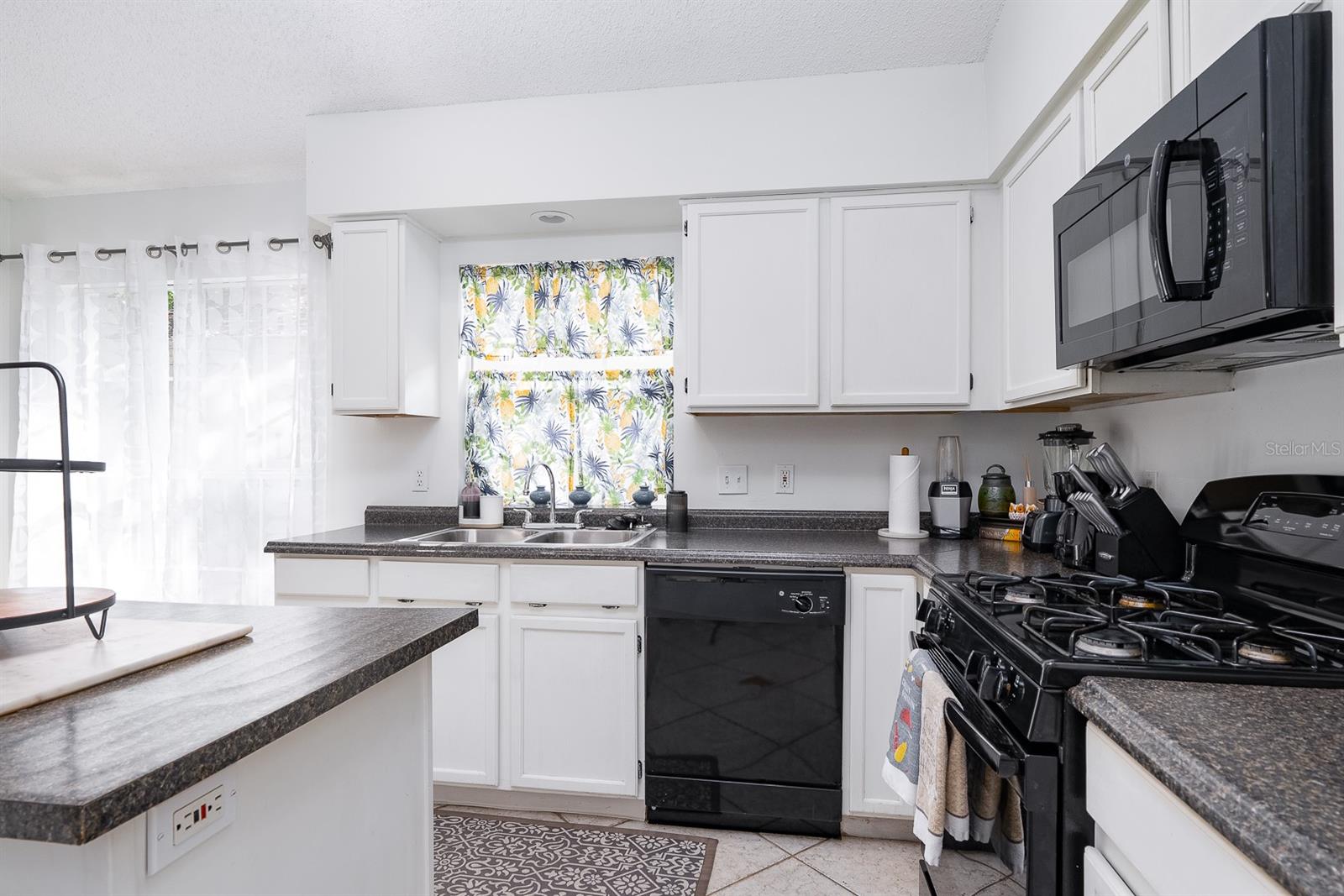 SUNSET OAKS - Residential Lease