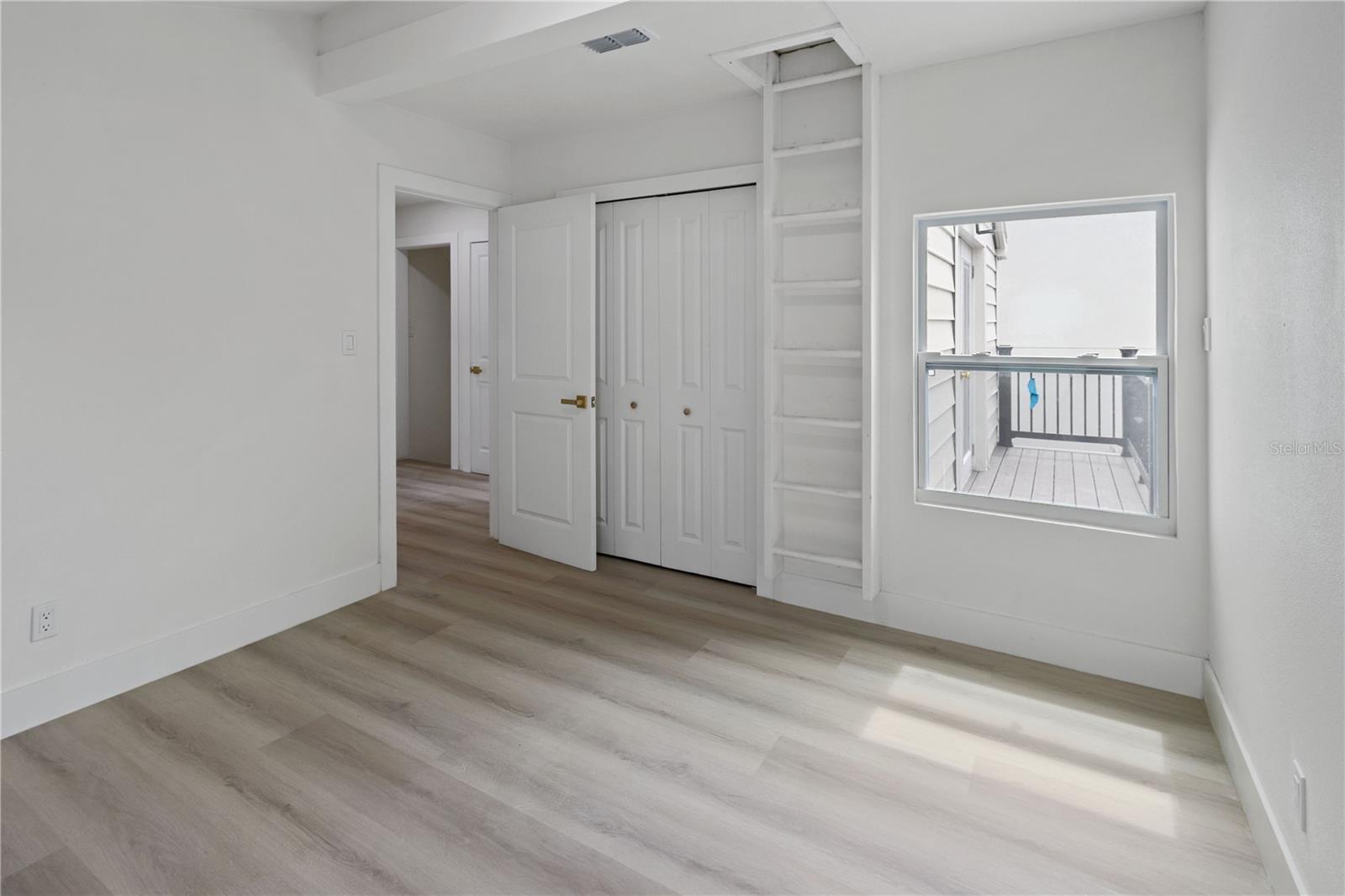 OAKELLARS - Residential