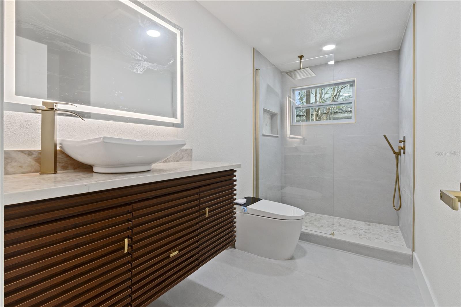 OAKELLARS - Residential
