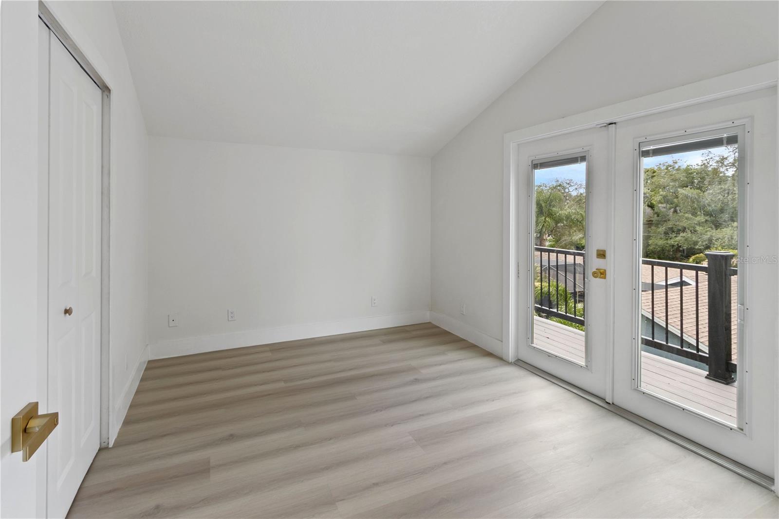 OAKELLARS - Residential