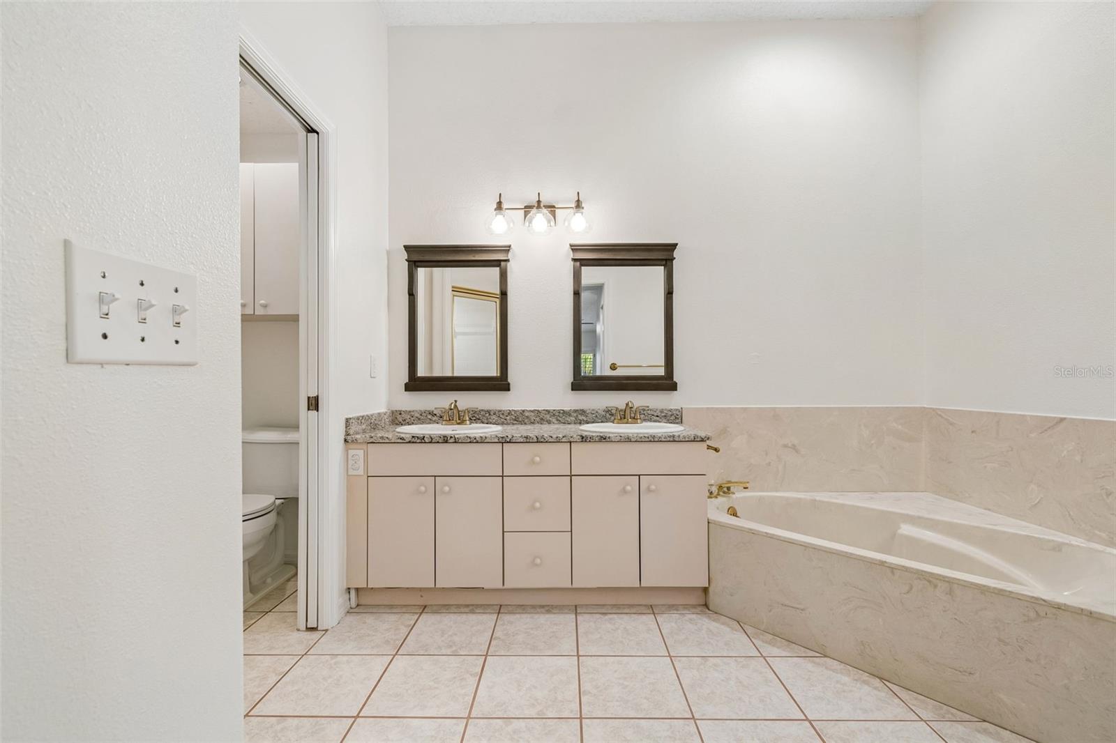 CLUB VILLAS AT PALM-AIRE PH XII - Residential