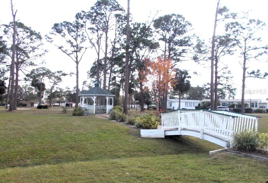HOLIDAY PARK - Land