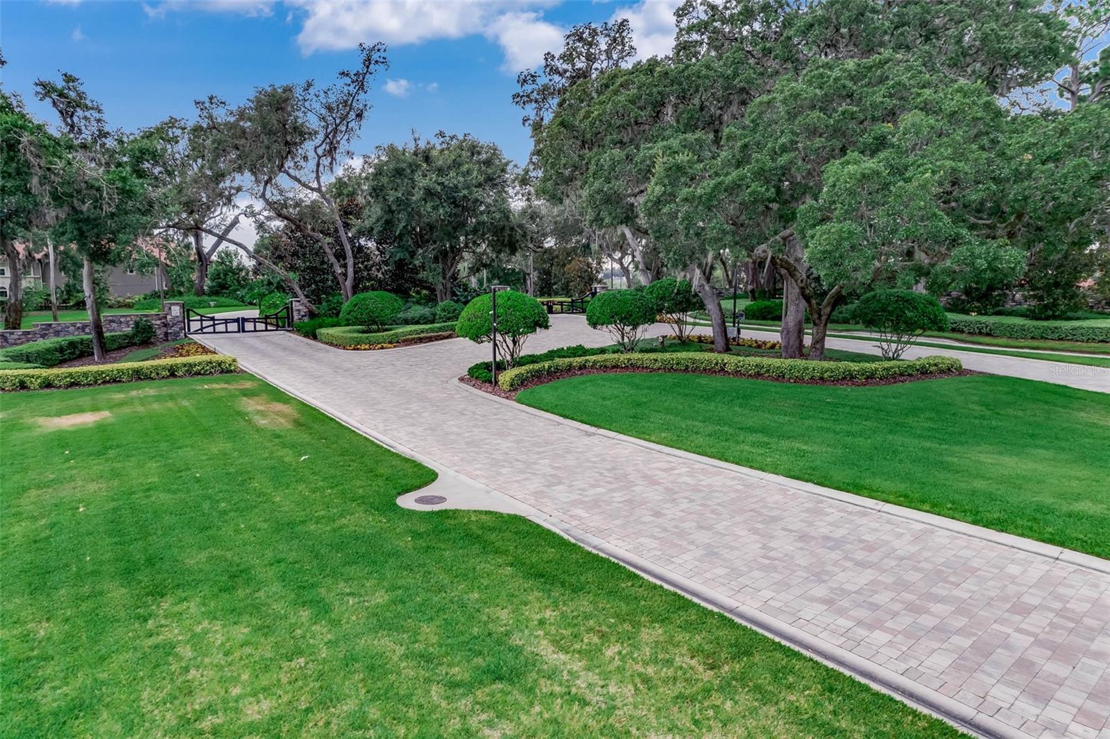 STEEPLE CHASE - Residential