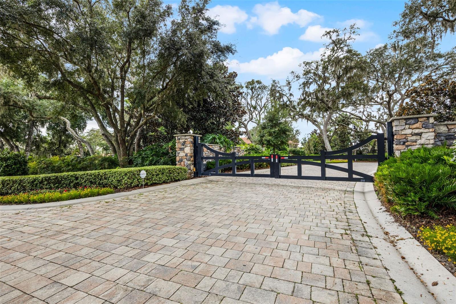 STEEPLE CHASE - Residential