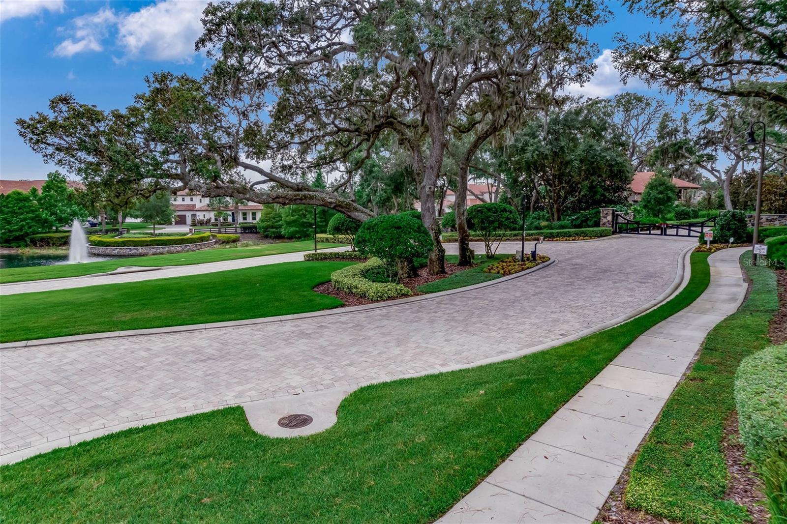 STEEPLE CHASE - Residential