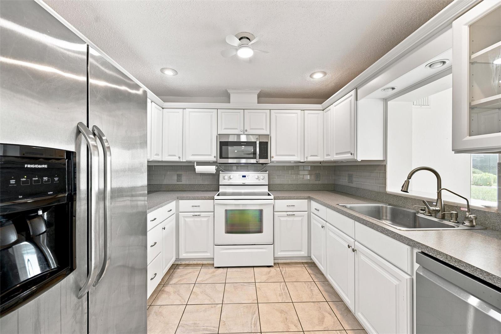 DEL WEBBS SUN CITY FLORIDA UN - Residential