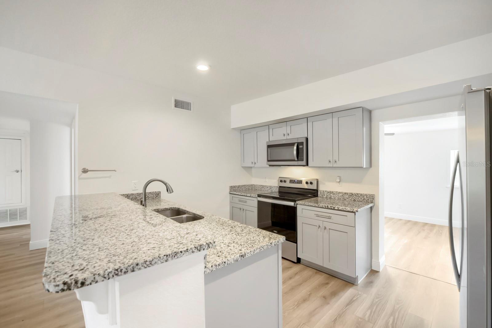 COUNTRY CLUB MANOR UNIT 3 - Residential