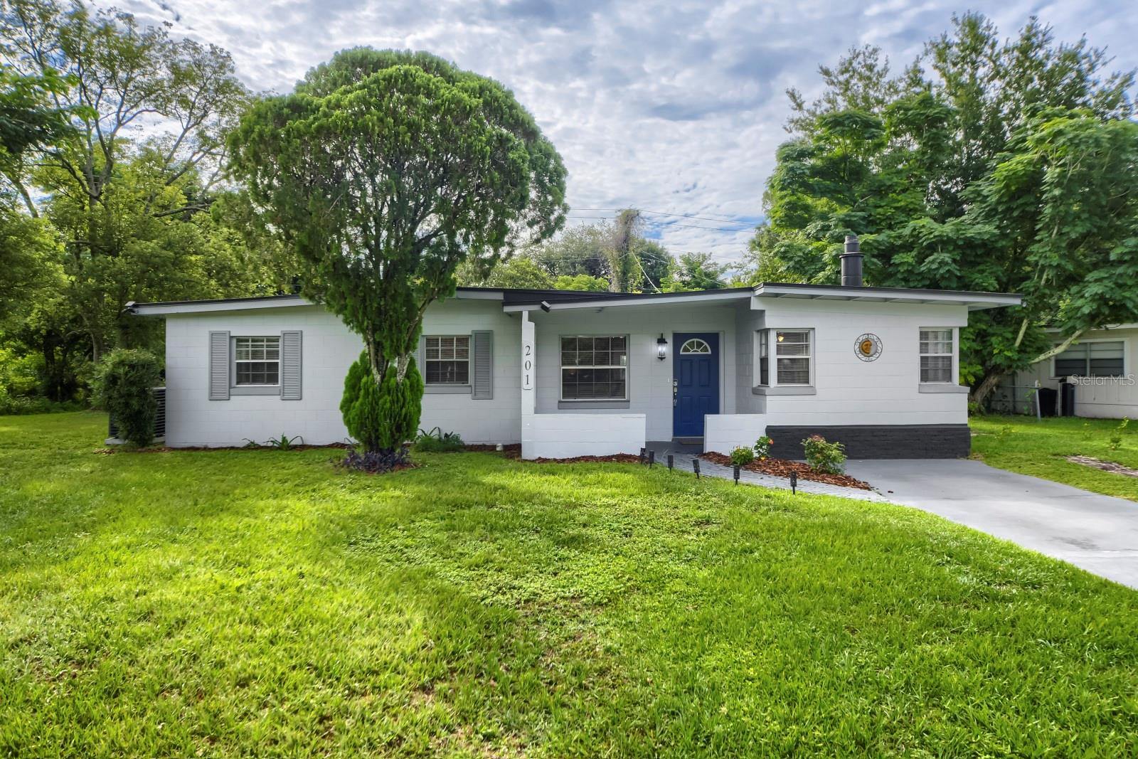 COUNTRY CLUB MANOR UNIT 3 - Residential