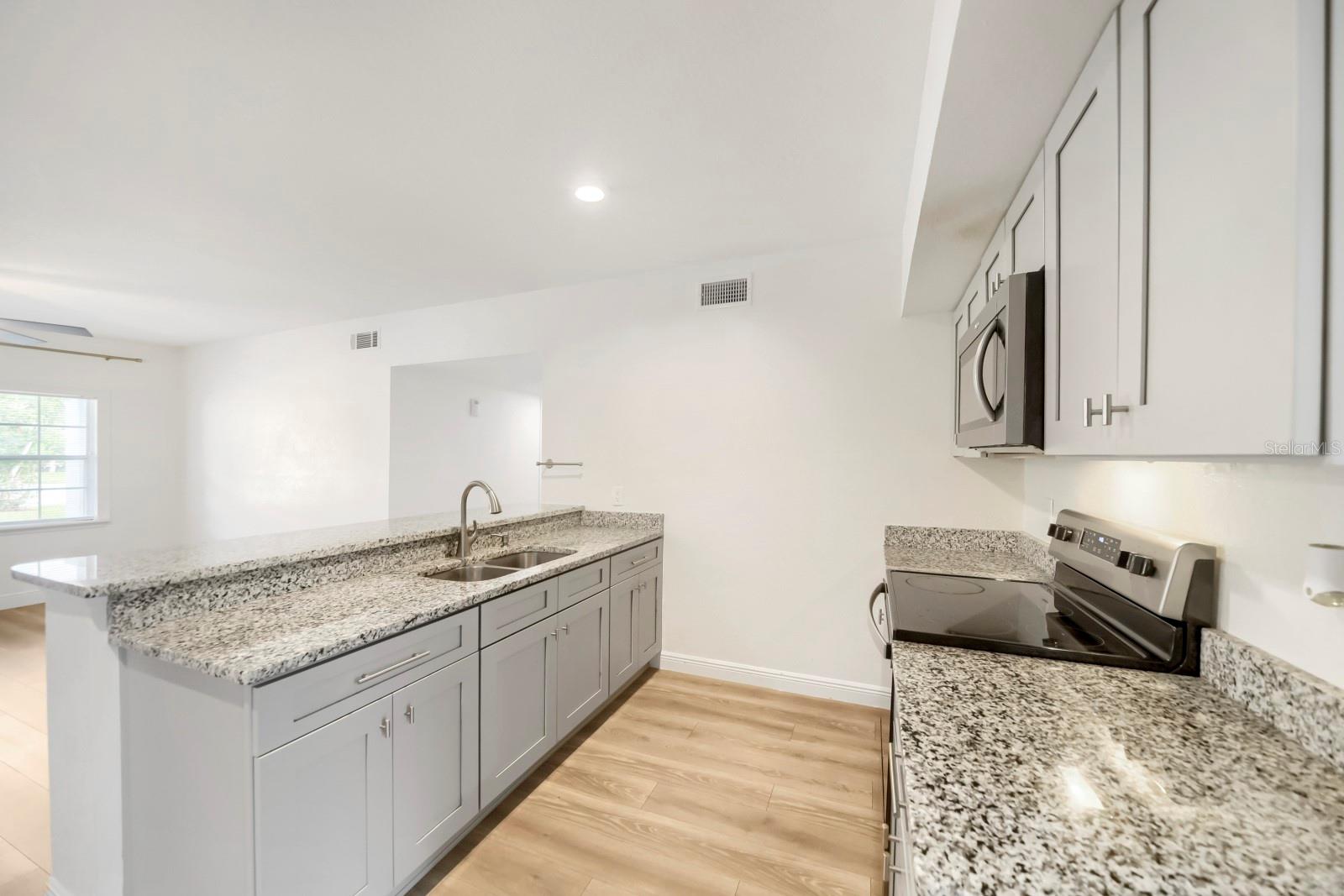 COUNTRY CLUB MANOR UNIT 3 - Residential