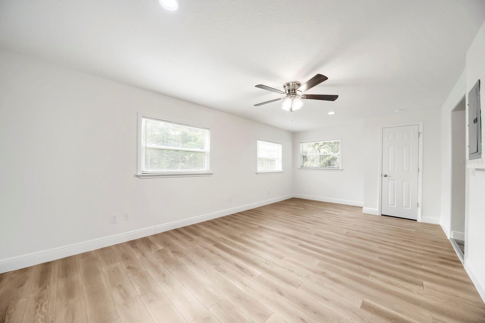 COUNTRY CLUB MANOR UNIT 3 - Residential