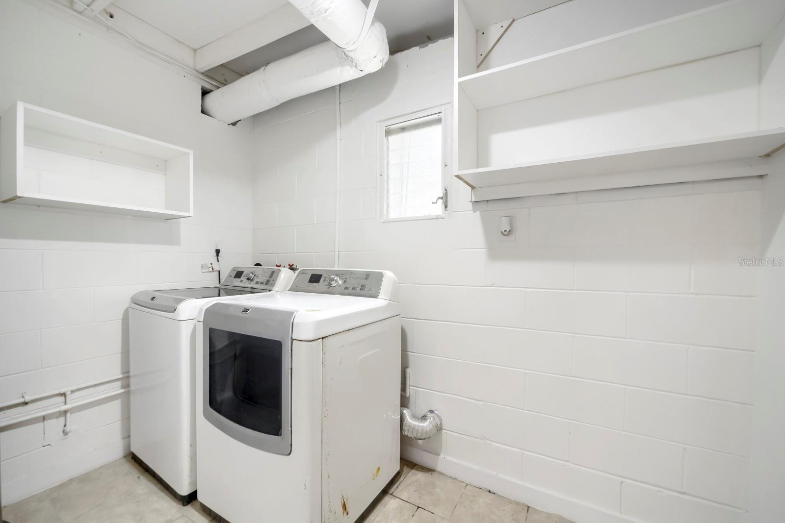 COUNTRY CLUB MANOR UNIT 3 - Residential