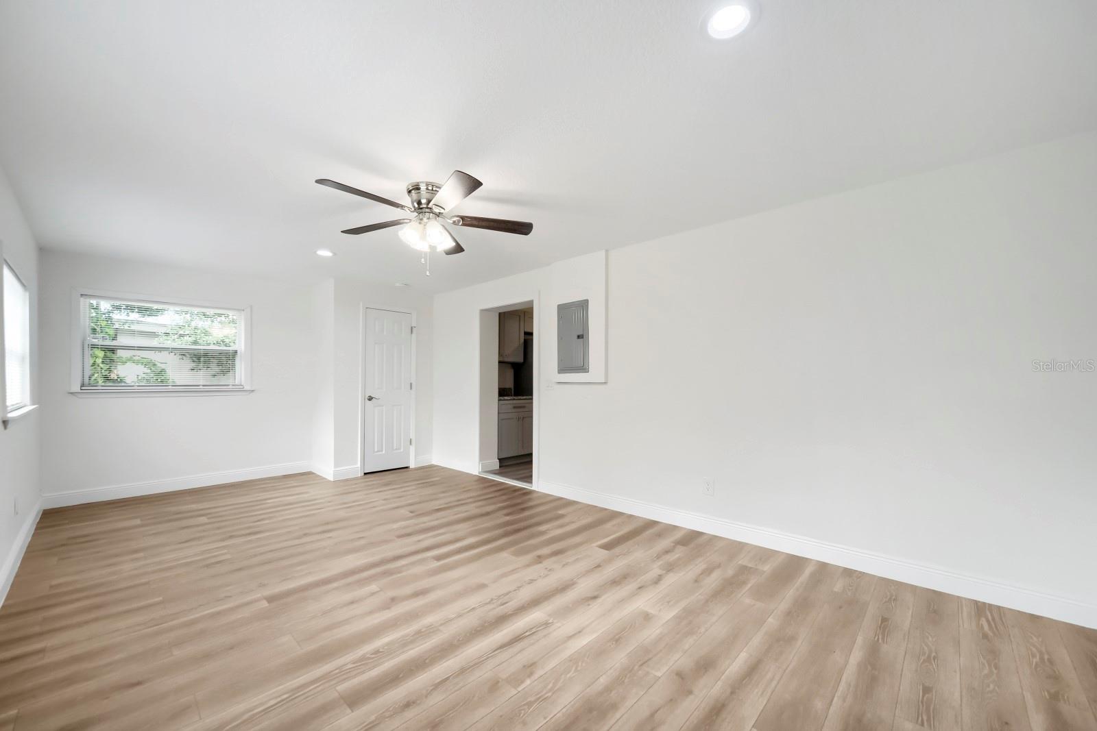 COUNTRY CLUB MANOR UNIT 3 - Residential