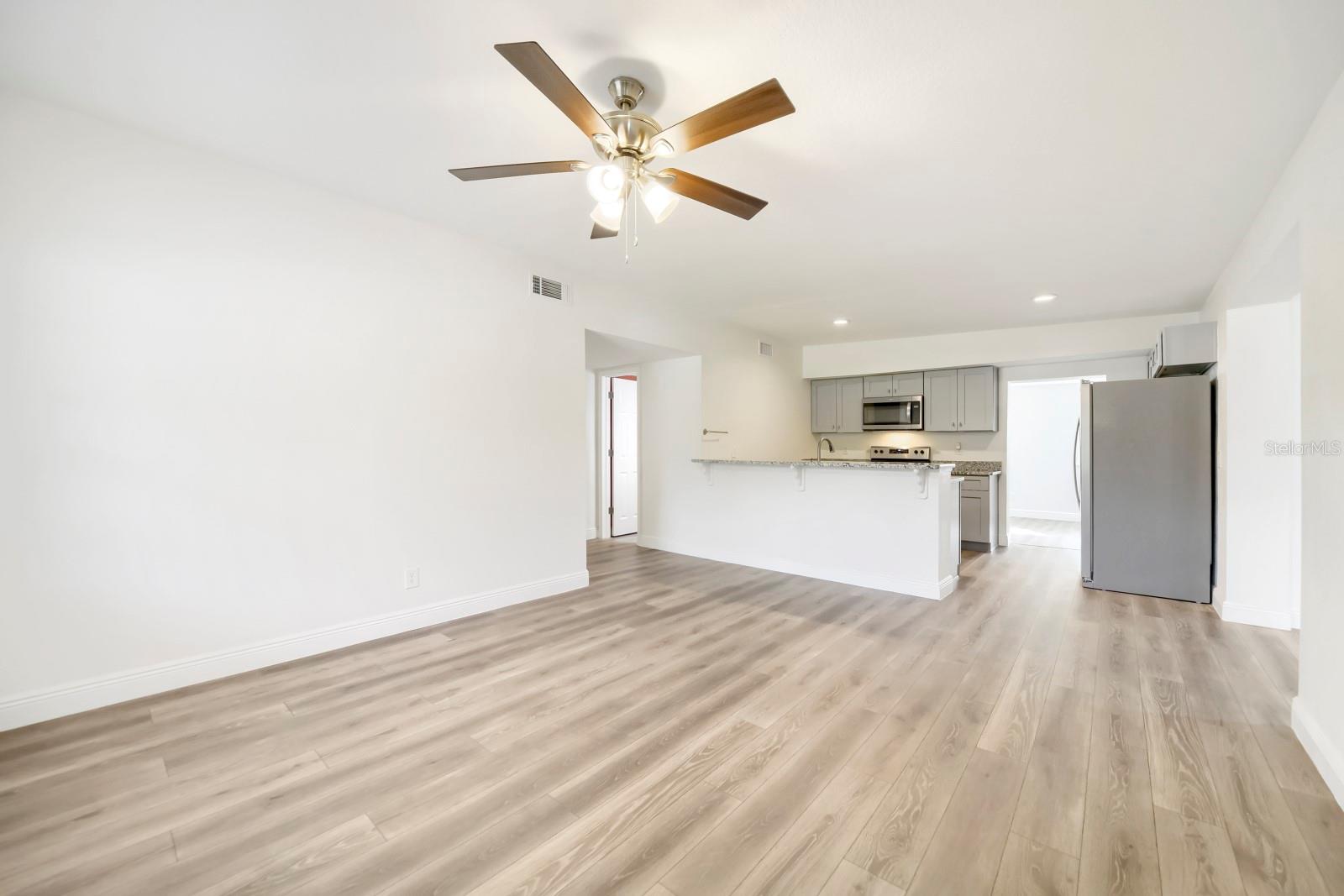 COUNTRY CLUB MANOR UNIT 3 - Residential