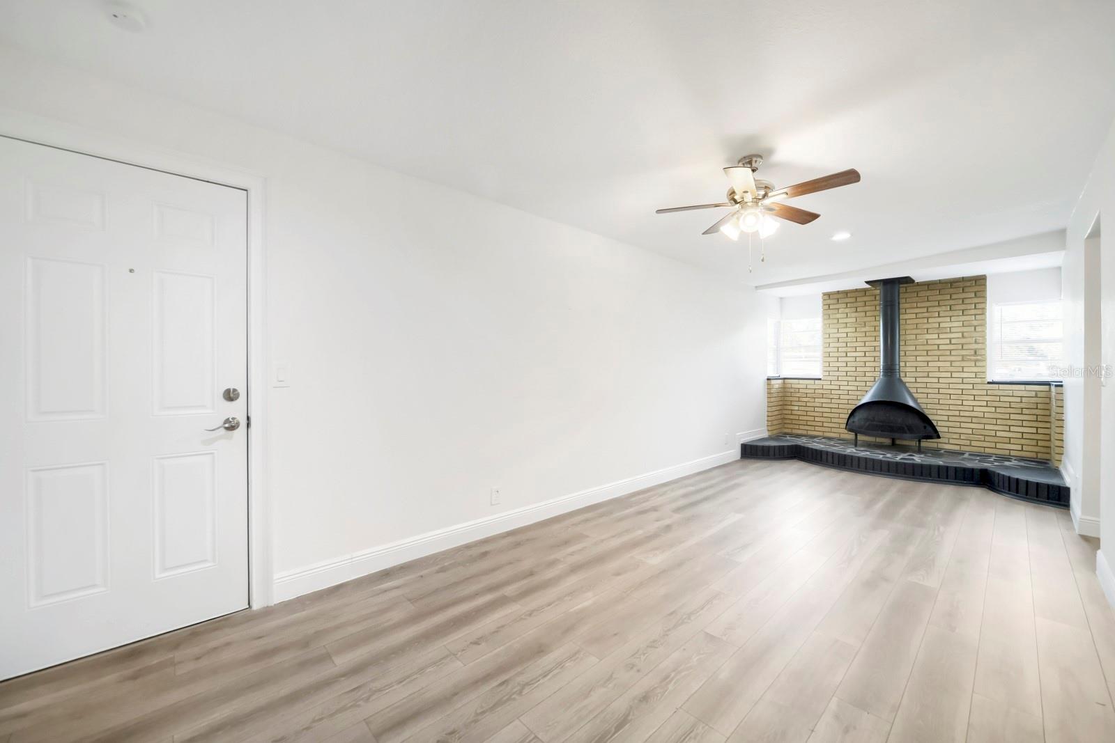 COUNTRY CLUB MANOR UNIT 3 - Residential