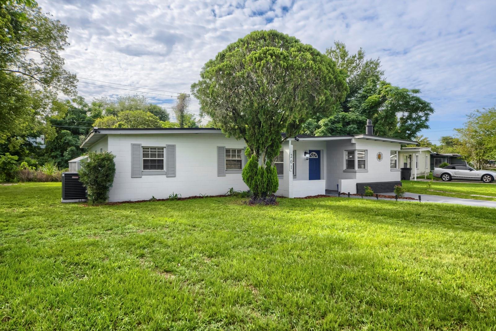 COUNTRY CLUB MANOR UNIT 3 - Residential