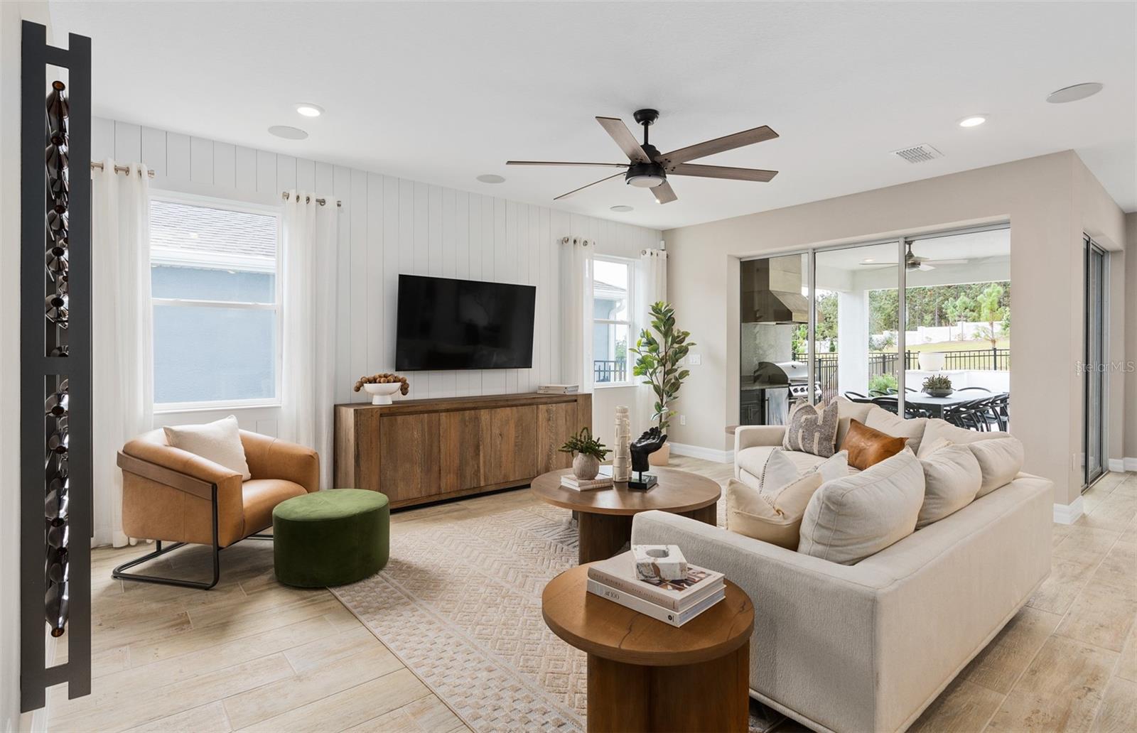 DEL WEBB TWIN LAKES - Residential