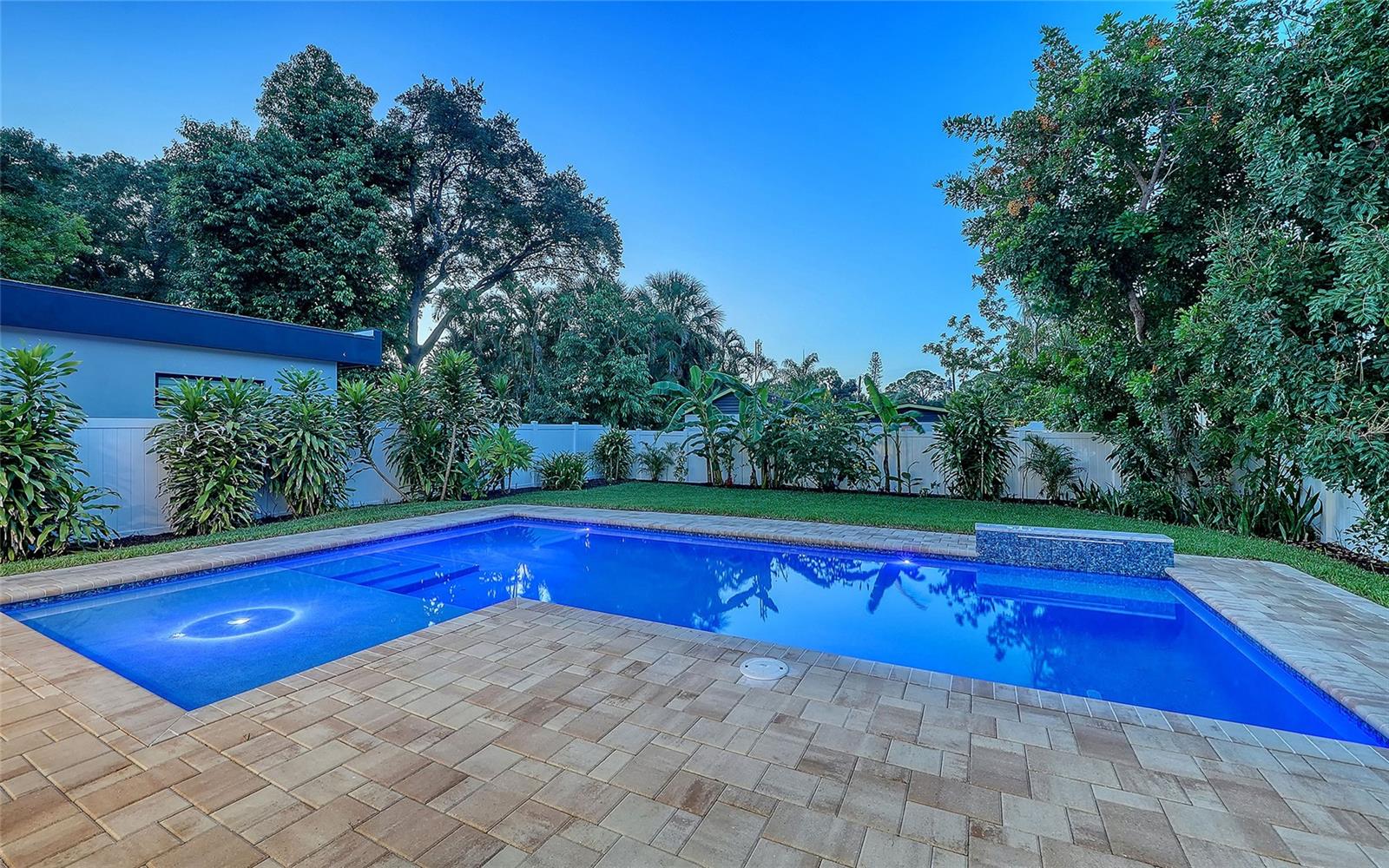 ALTA VISTA - Residential