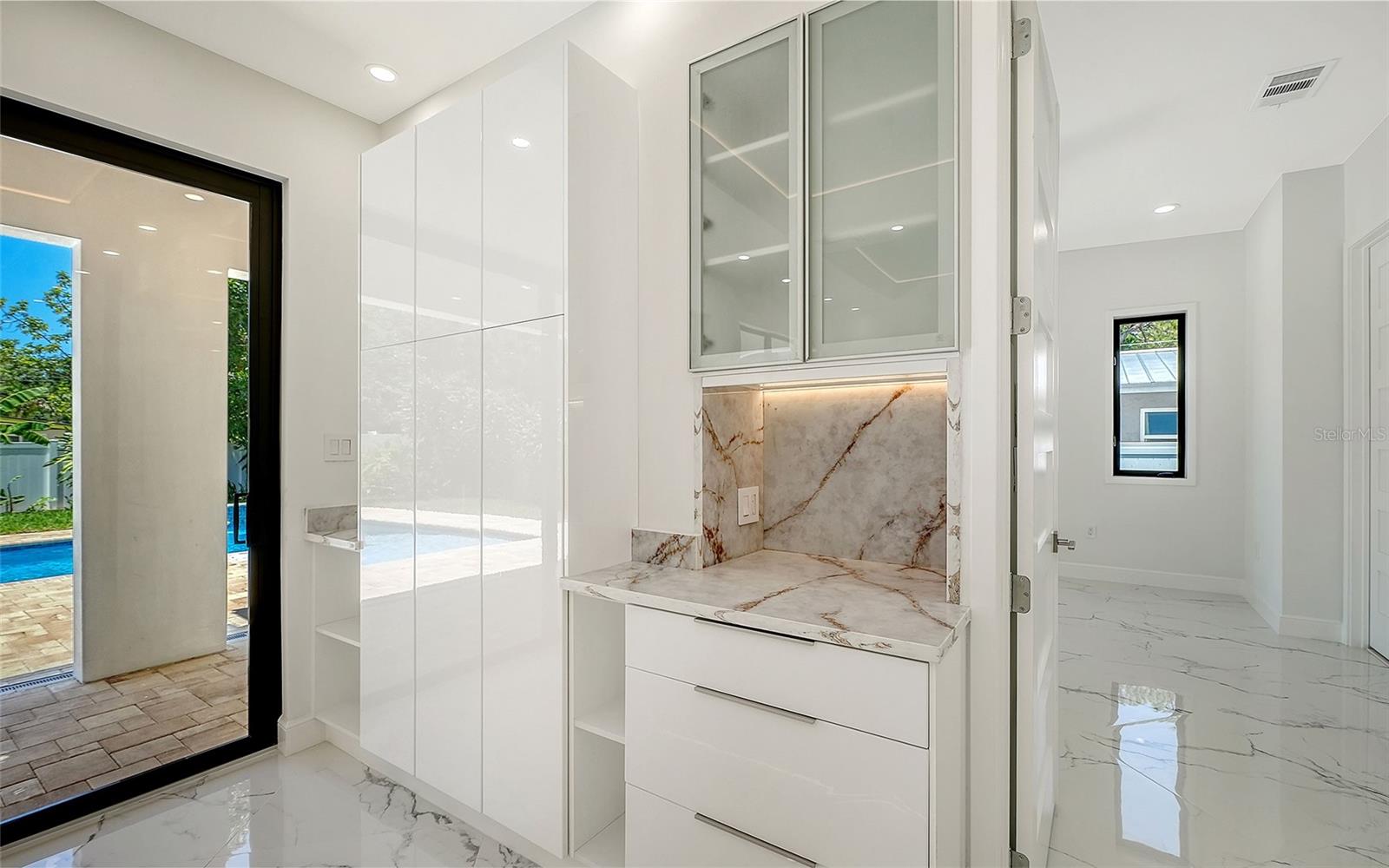 ALTA VISTA - Residential