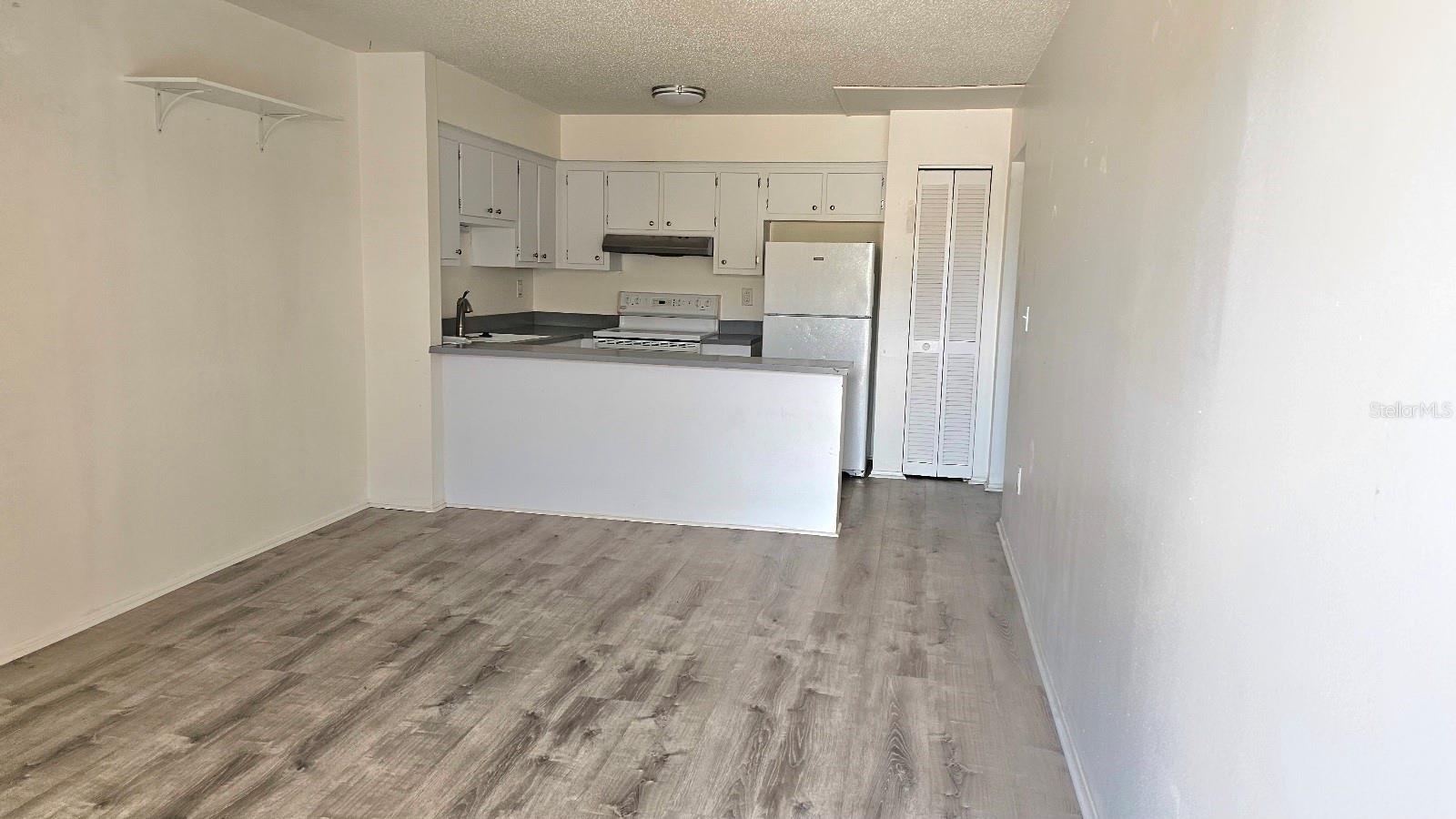 SUNSHINE VILLAS BLDG B - Residential Lease