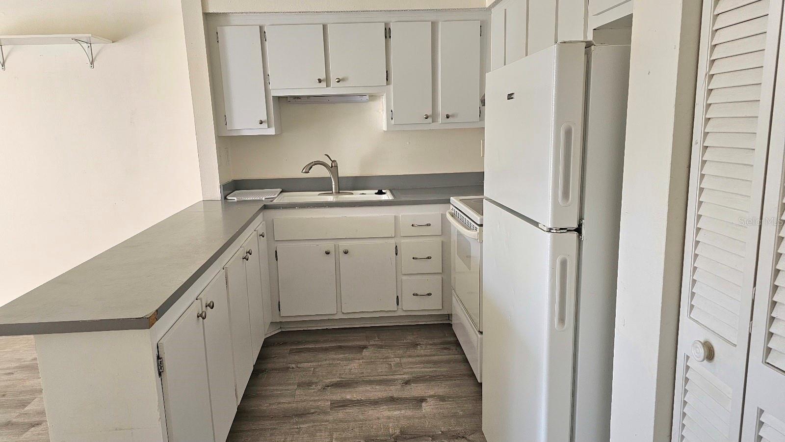 SUNSHINE VILLAS BLDG B - Residential Lease