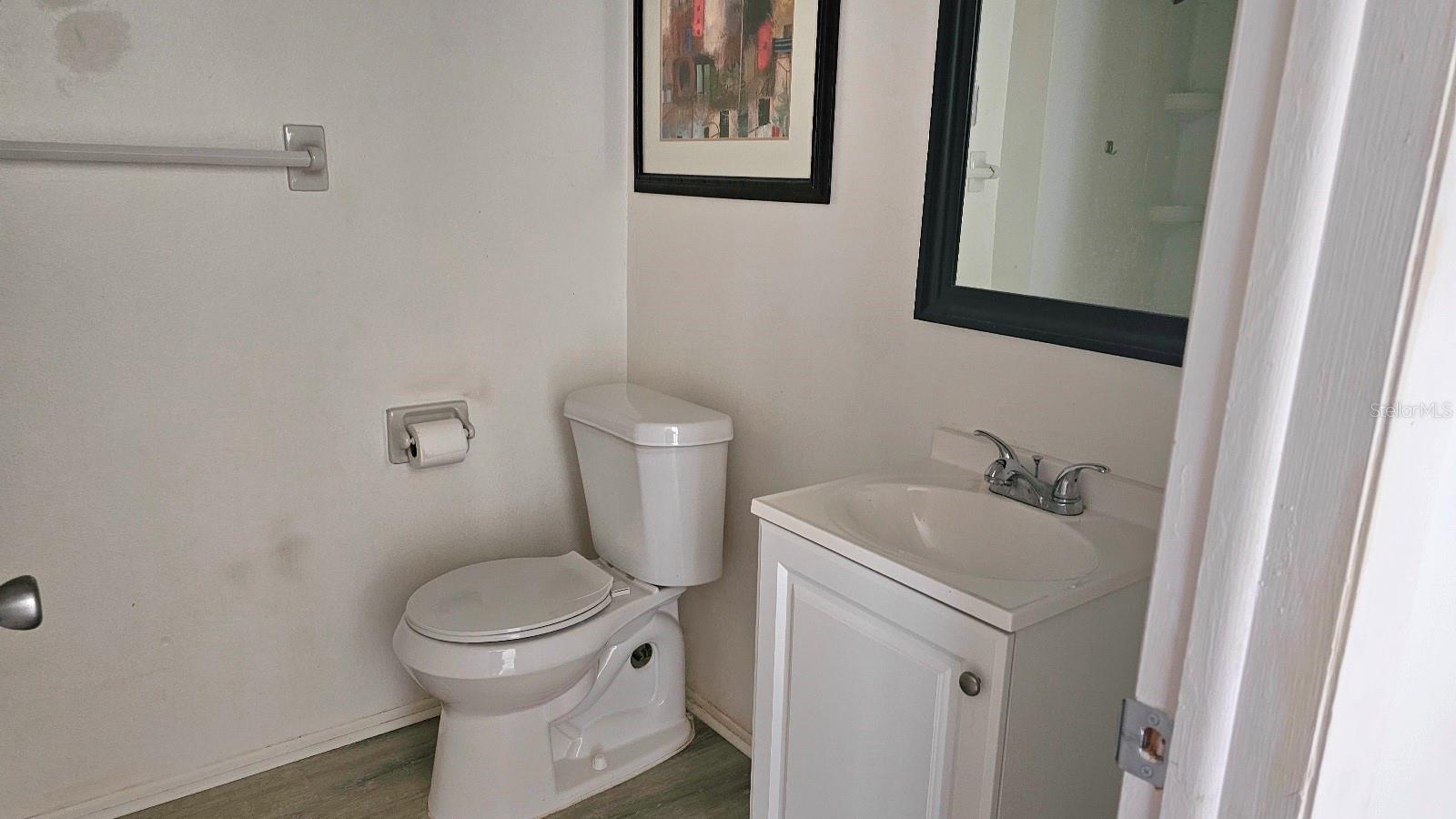SUNSHINE VILLAS BLDG B - Residential Lease