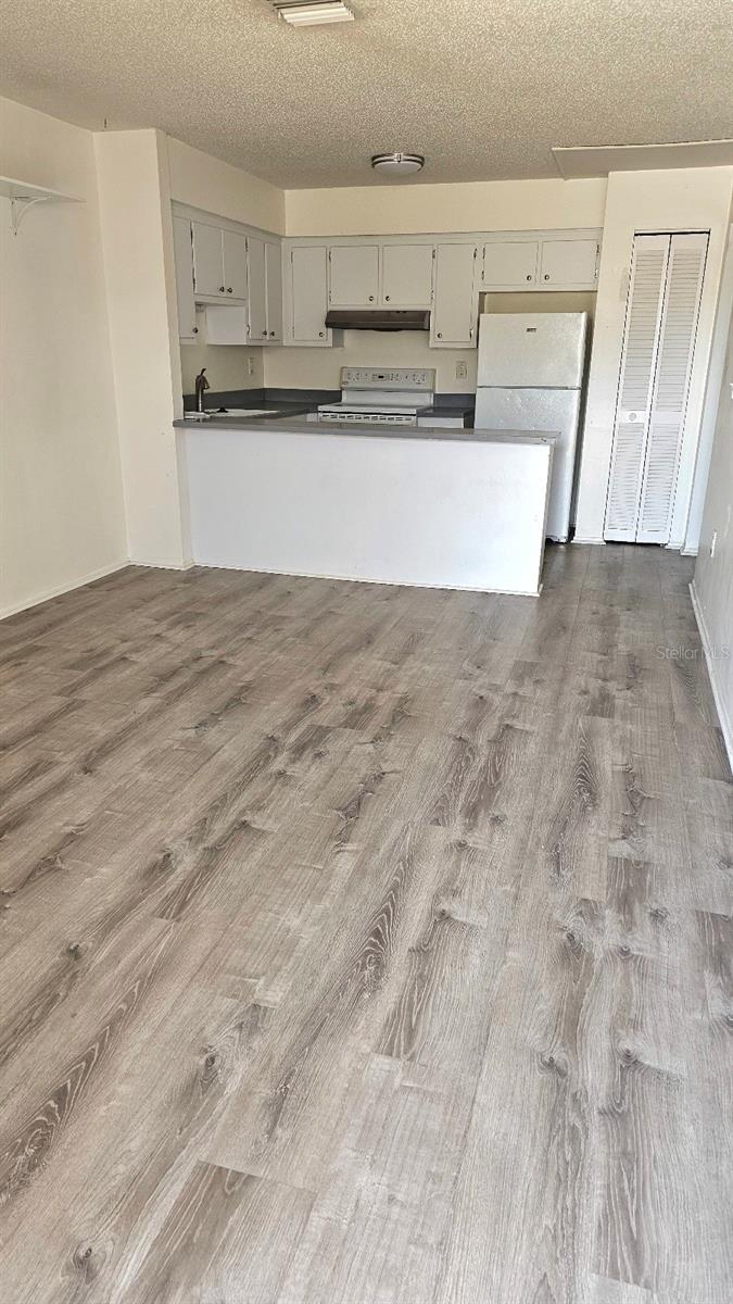 SUNSHINE VILLAS BLDG B - Residential Lease