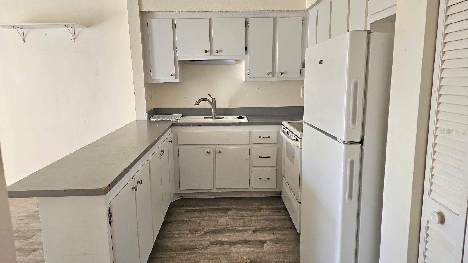 SUNSHINE VILLAS BLDG B - Residential Lease