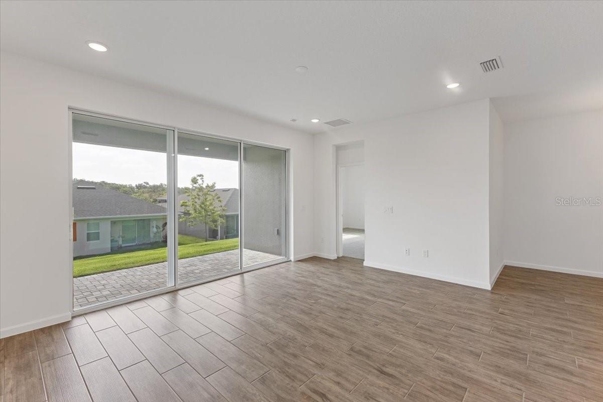 SUMMERBROOKE - Residential