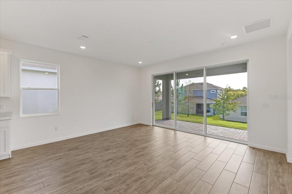 SUMMERBROOKE - Residential