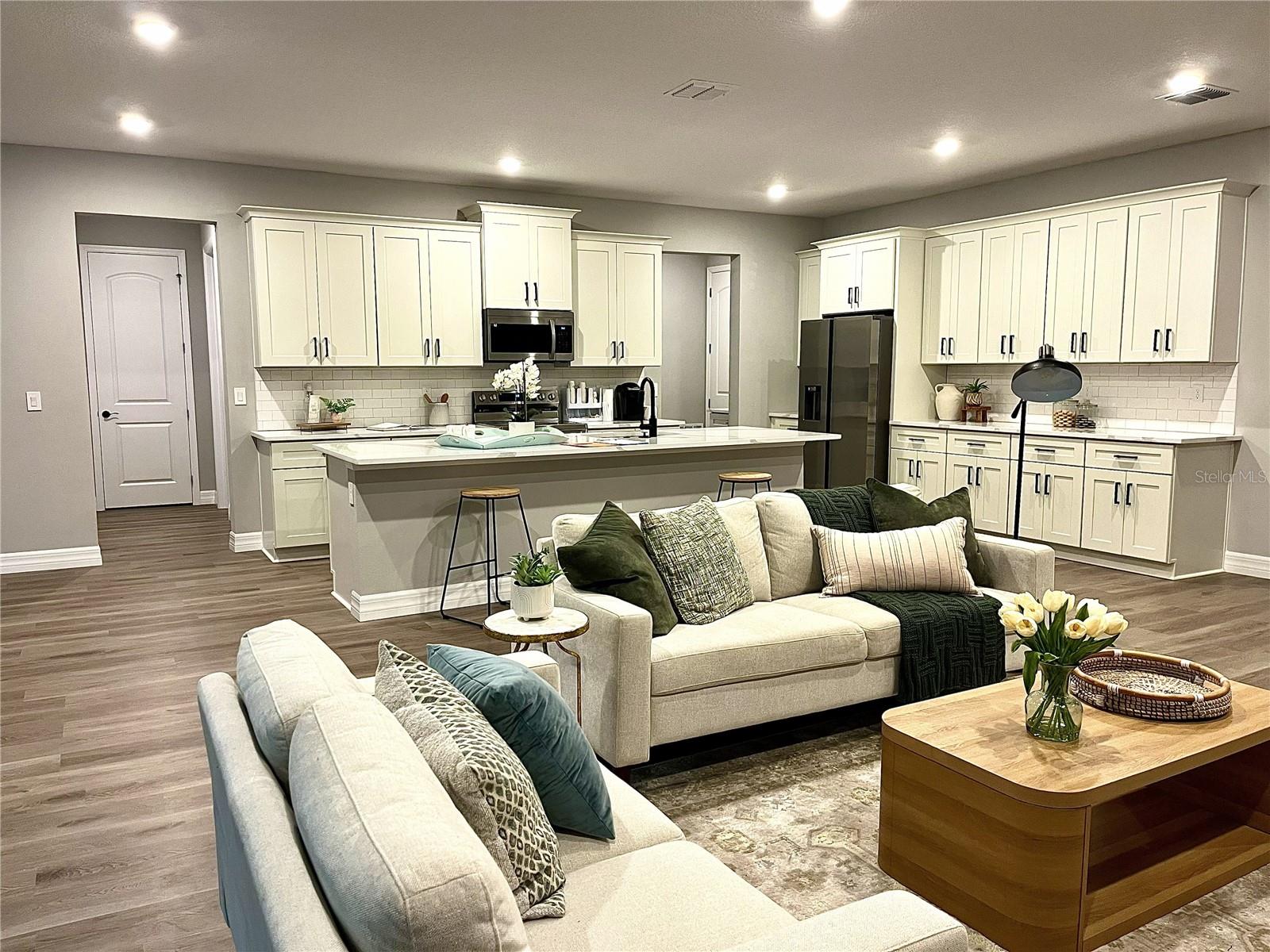 ROYAL HIGHLANDS - Residential