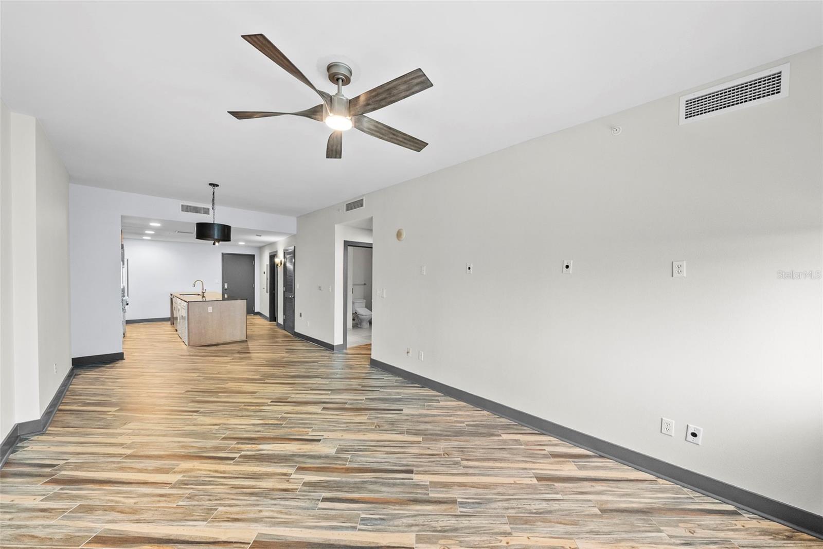 GRAND CENTRAL AT KENNEDY RESID - Residential