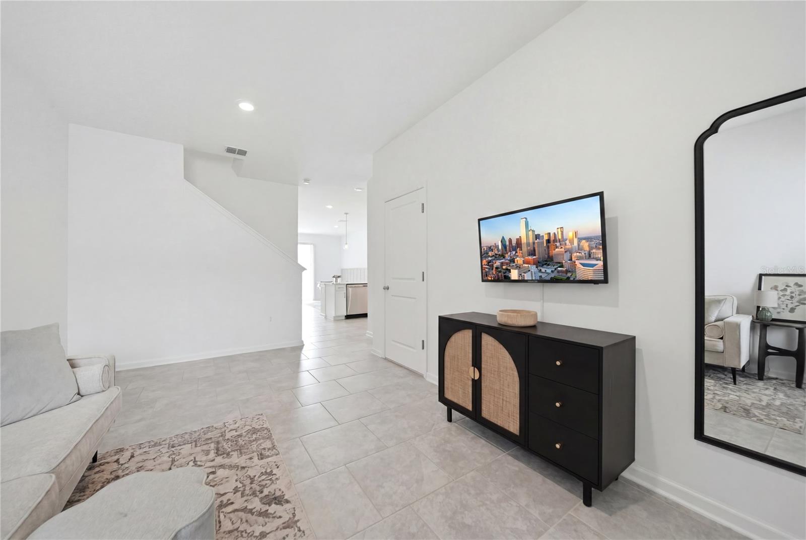CHATEAU/ASTONIA - Residential
