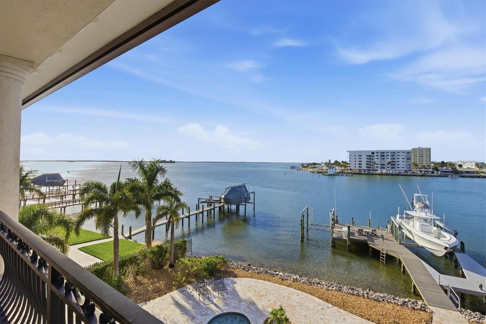 BAYWOOD SHORES - Residential