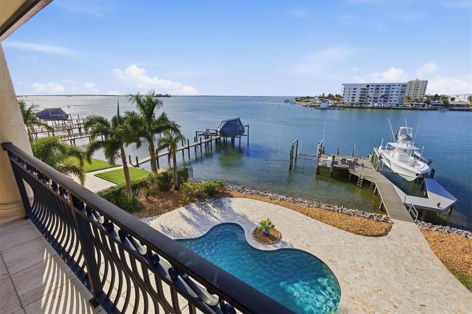 BAYWOOD SHORES - Residential