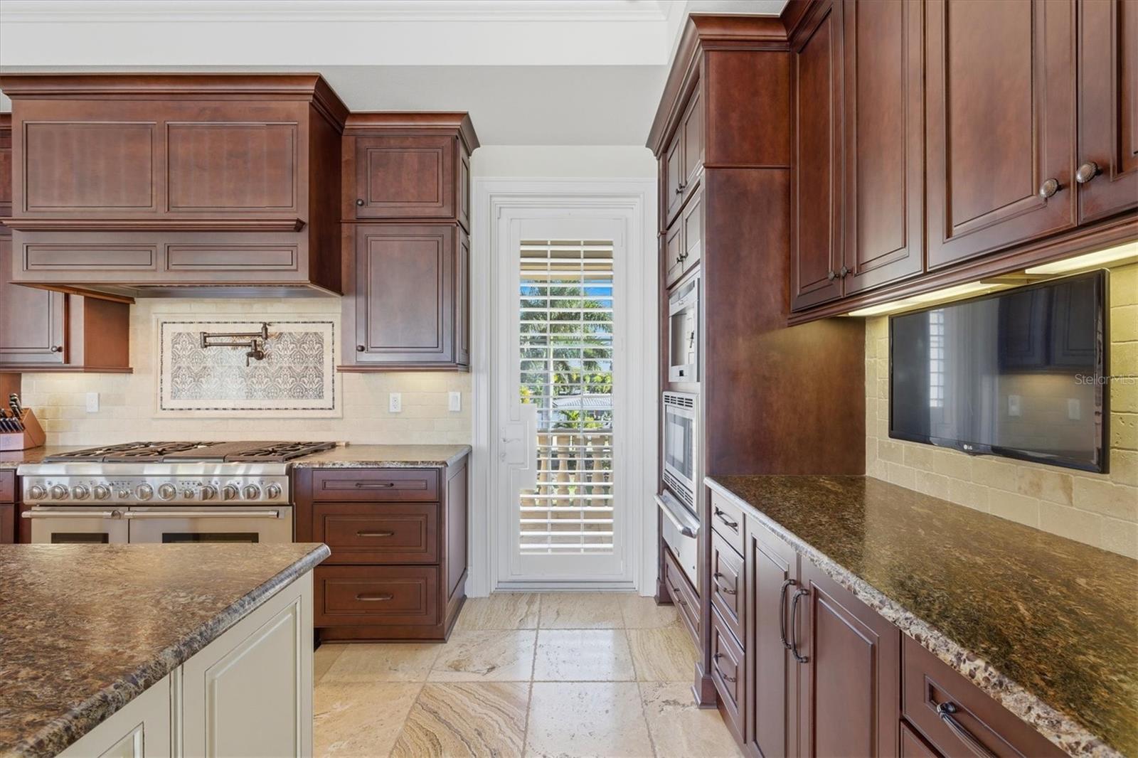 BAYWOOD SHORES - Residential
