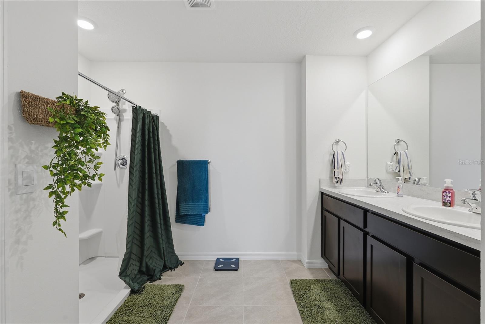 AVALON WOODS - Residential