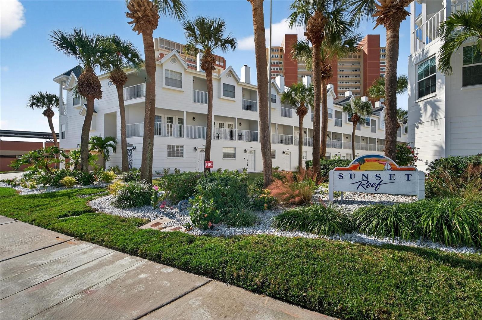 SUNSET REEF - Residential