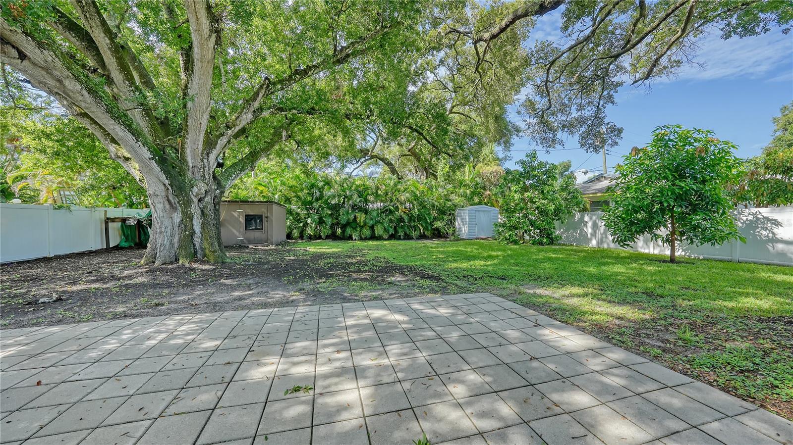 ARLINGTON PARK - Residential