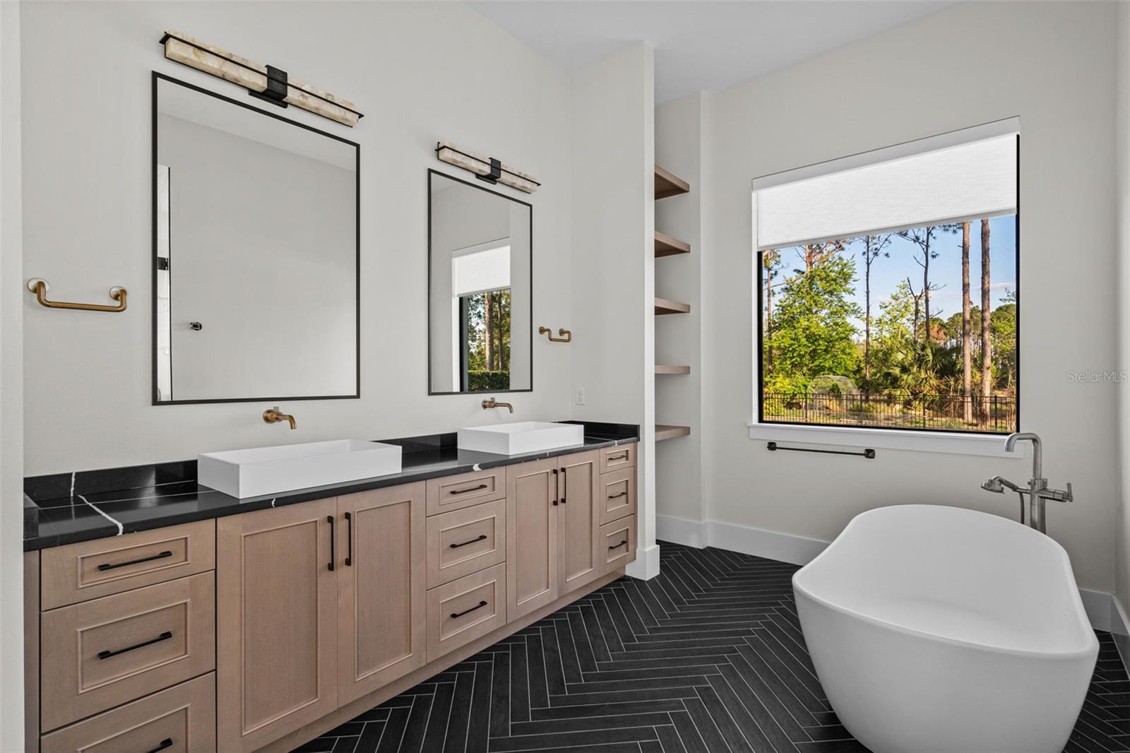 BELLA COLLINA - Residential