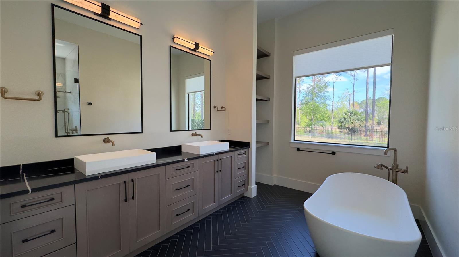 BELLA COLLINA - Residential