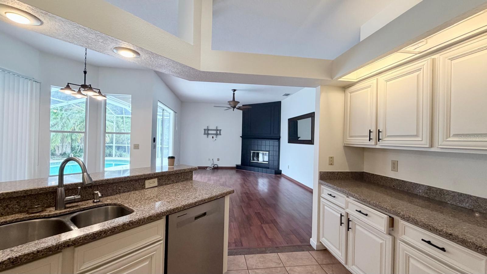 PEBBLE CREEK VILLAGE UNIT 6 RE - Residential Lease