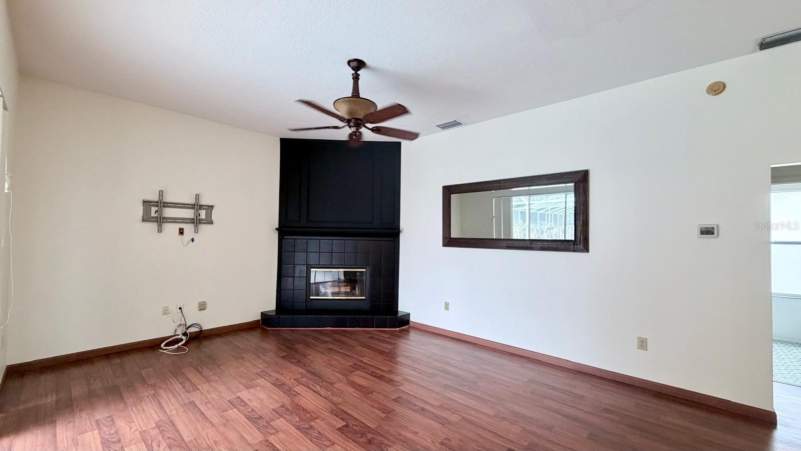 PEBBLE CREEK VILLAGE UNIT 6 RE - Residential Lease